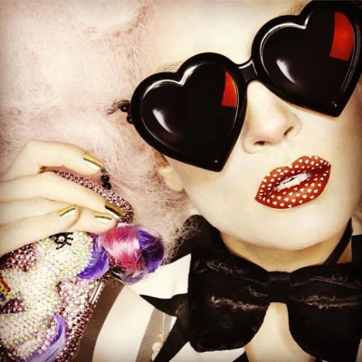 Red Hearts Violent Lips - Image 3