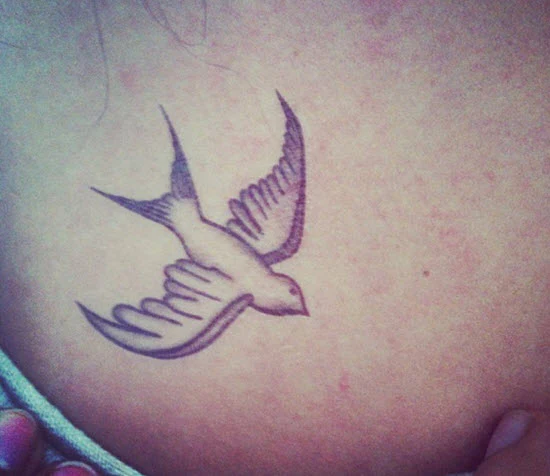 Traditional Swallow - Sienna Miller Tattoo - Image 3